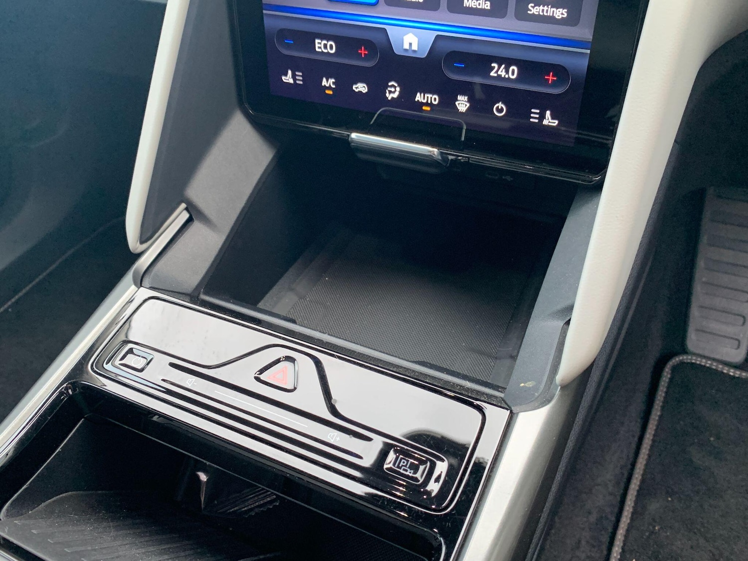 Used Ford Explorer 2025 for sale - 76898812: Photo 60