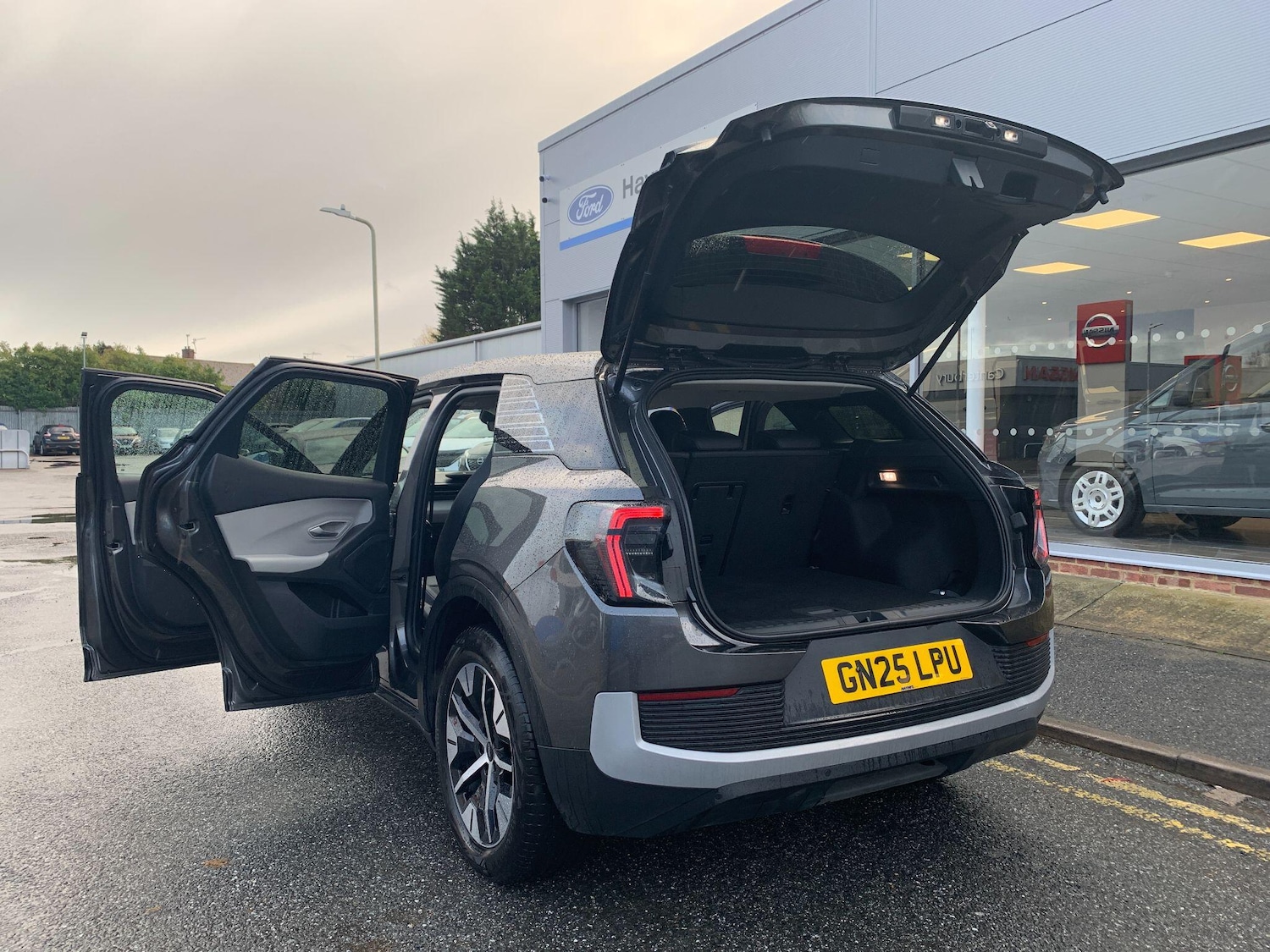 Used Ford Explorer 2025 for sale - 76898812: Photo 9