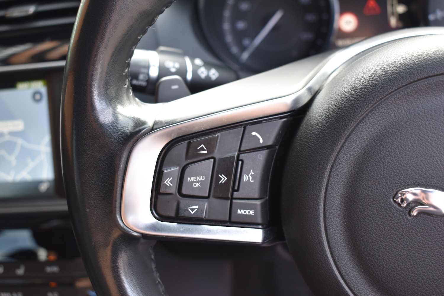 Used Jaguar XE 2016 for sale - 77818047: Photo 12