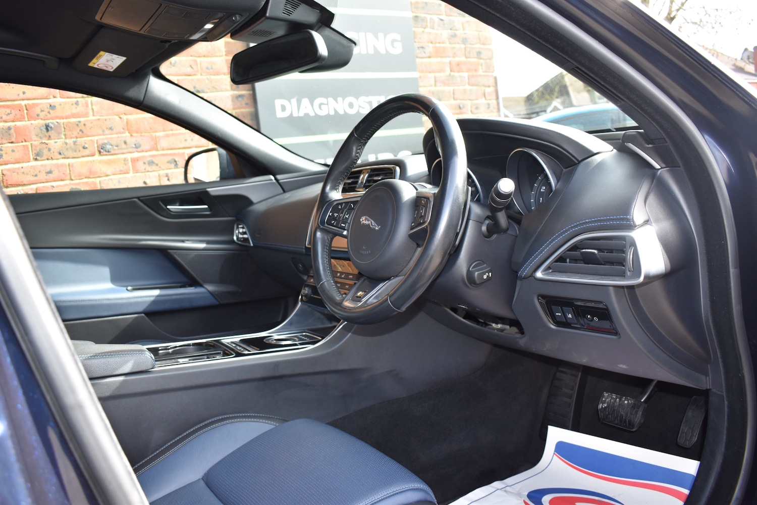 Used Jaguar XE 2016 for sale - 77818047: Photo 4