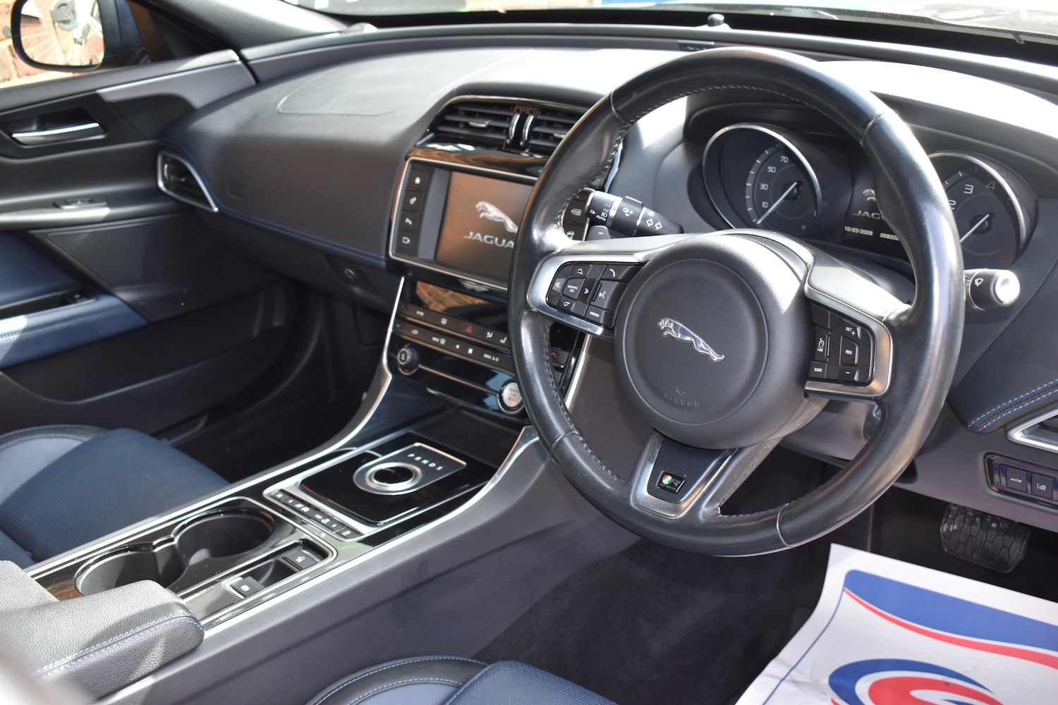 Used Jaguar XE 2016 for sale - 77818047: Photo 5