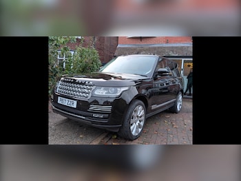 2017 (17) - 4.4 SDV8 Vogue SE 4dr Auto