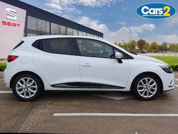 Used Renault Clio 2018 for sale - 76966602: Photo