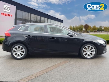 Used Volvo V40 2018 for sale - 76623427: Photo