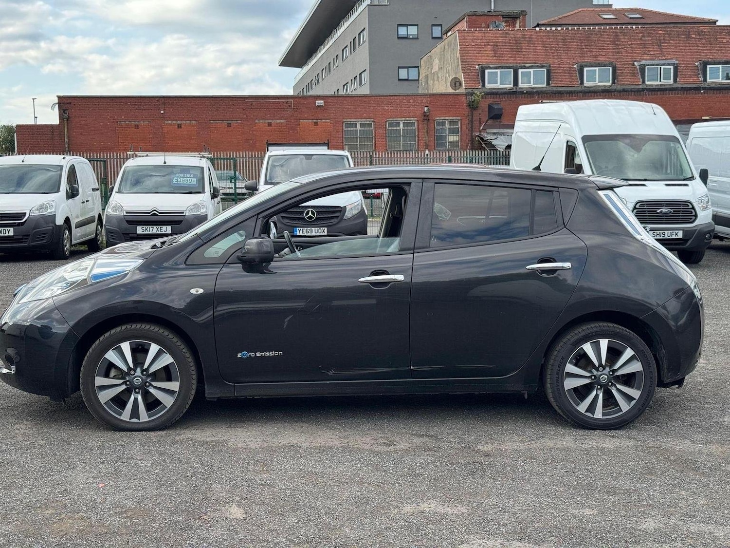 Used Nissan Leaf 2017 for sale - 76794411: Photo 5