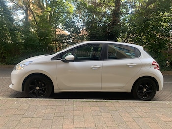 Used Peugeot 208 2014 for sale - 75906079: Photo