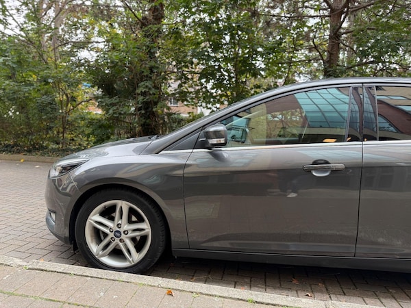 Used Ford Focus 2015 for sale - 76326355: Photo 5