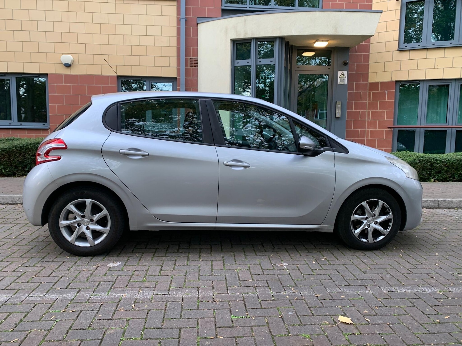 Used Peugeot 208 2013 for sale - 76472787: Photo 10