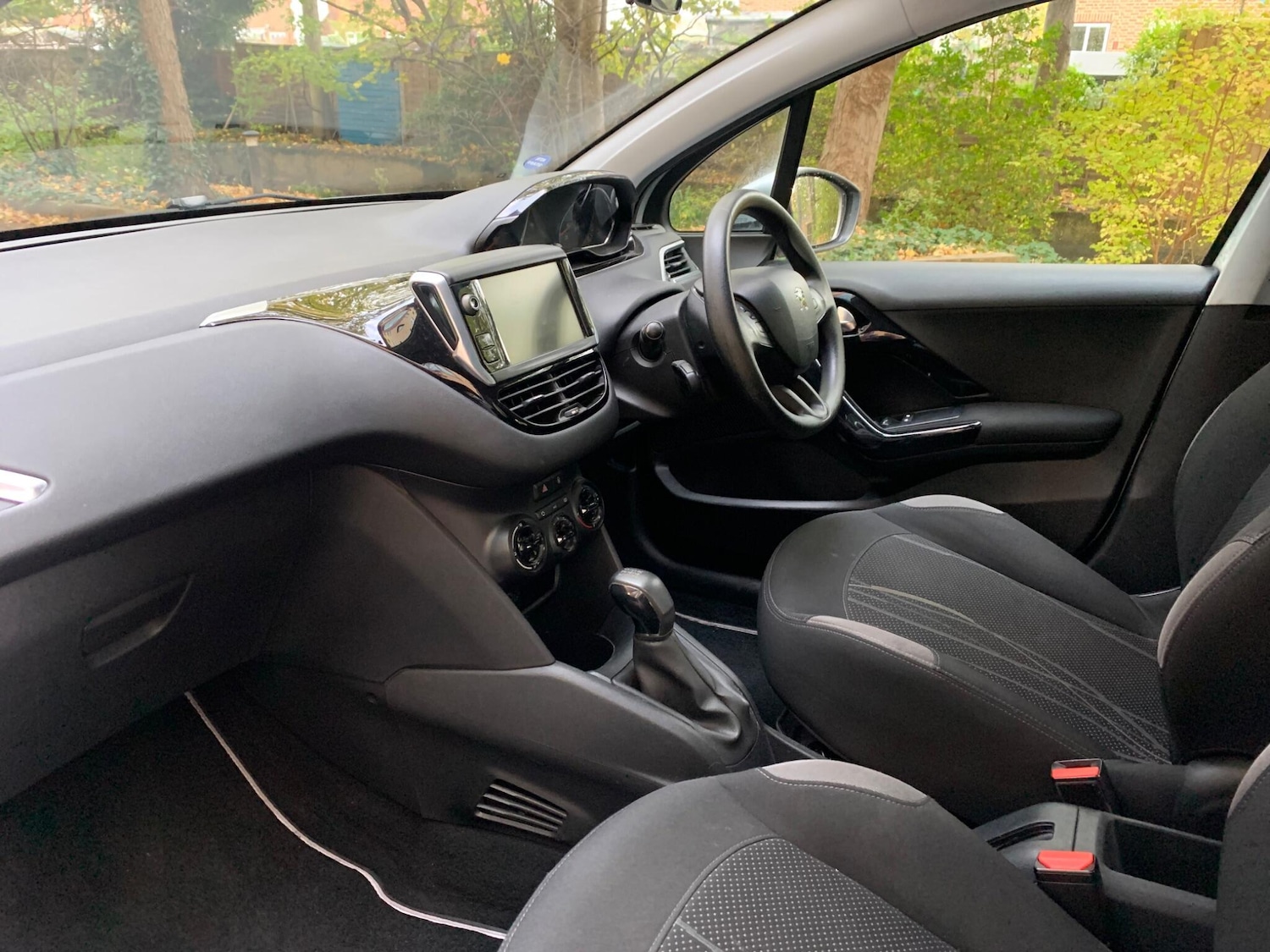 Used Peugeot 208 2013 for sale - 76472787: Photo 16