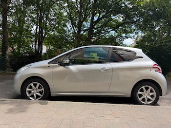 Used Peugeot 208 2014 for sale - 79553552: Photo