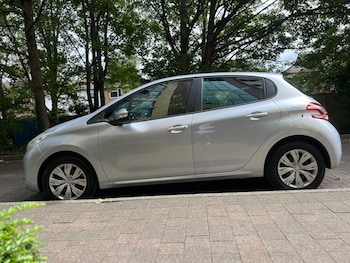 Used Peugeot 208 2014 for sale - 75645898: Photo
