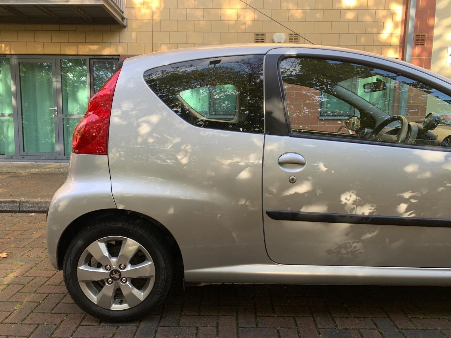 Peugeot 107 (11) - 1.0 12V Urban Euro 5 3dr - Image 11