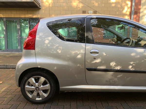 Used Peugeot 107 2011 for sale - 76337750: Photo 11