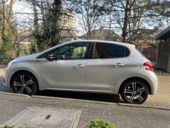 Used Peugeot 208 2015 for sale - 73945247: Photo