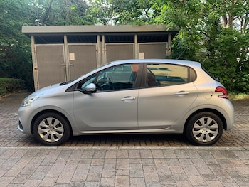 Used Peugeot 208 2016 for sale - 75351116: Photo