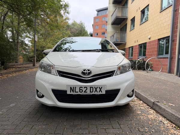 Used Toyota Yaris 2012 for sale - 76260154: Photo 2