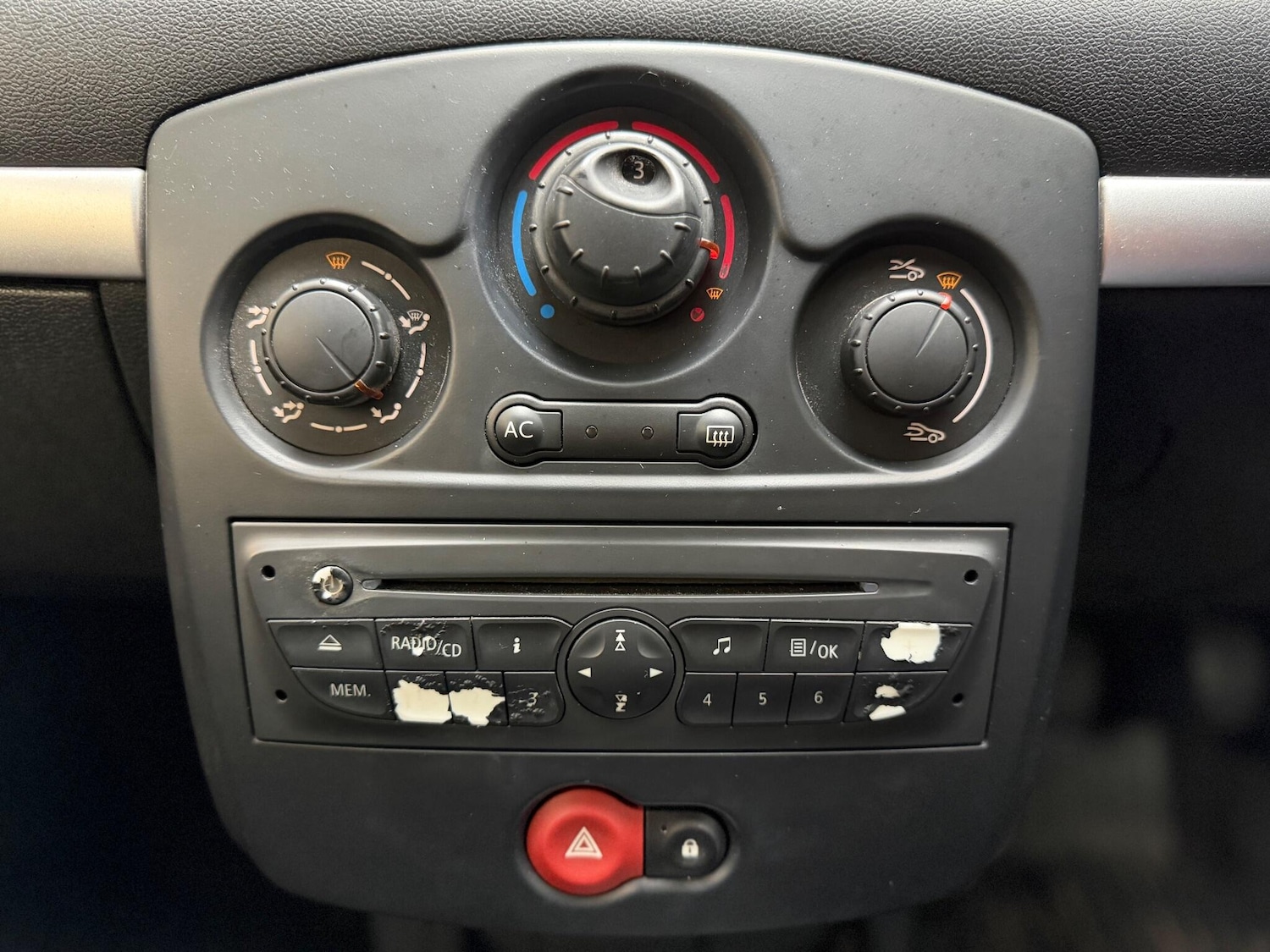 Used Renault Clio 2010 for sale - 76561439: Photo 18