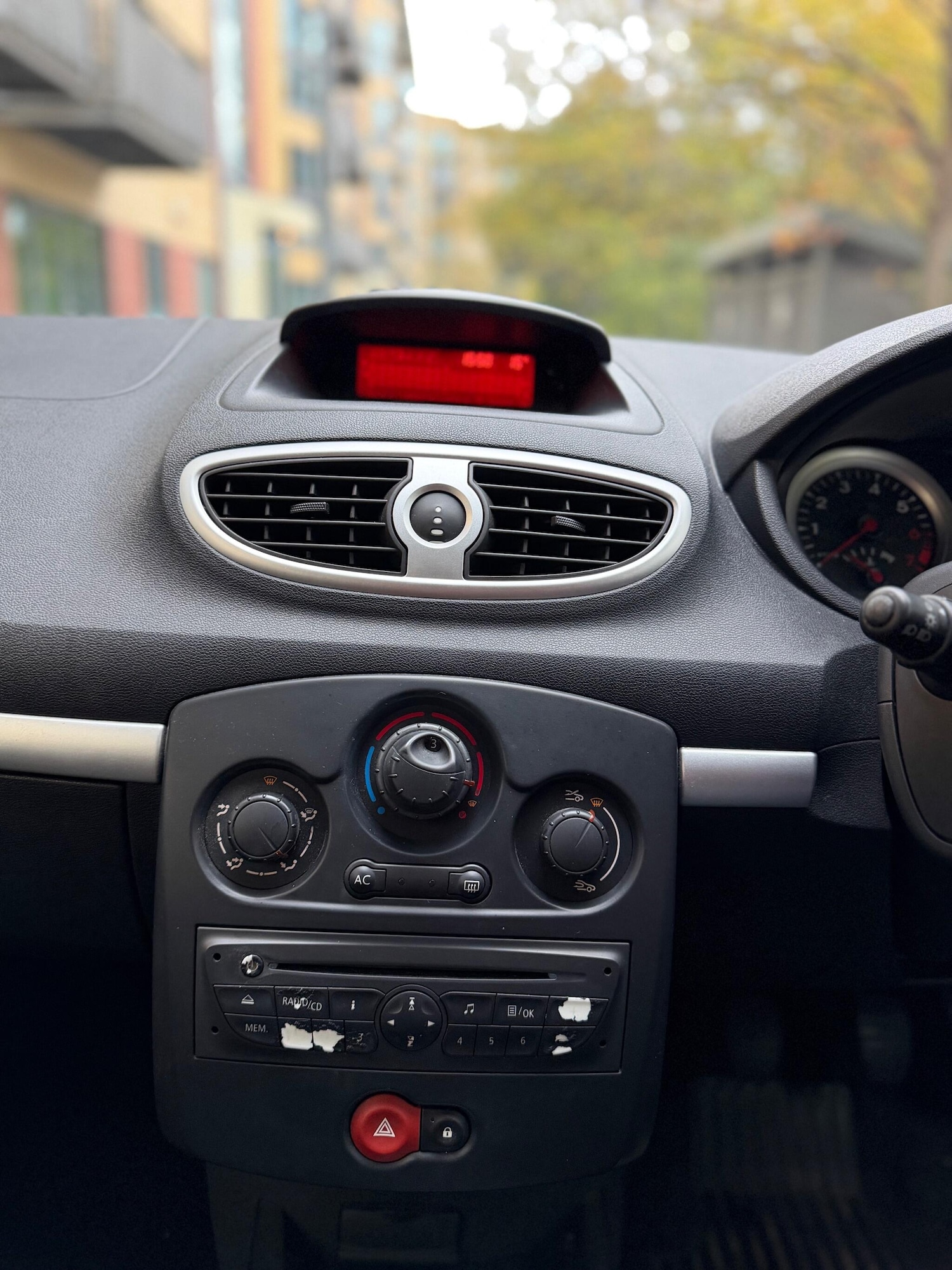 Used Renault Clio 2010 for sale - 76561439: Photo 19