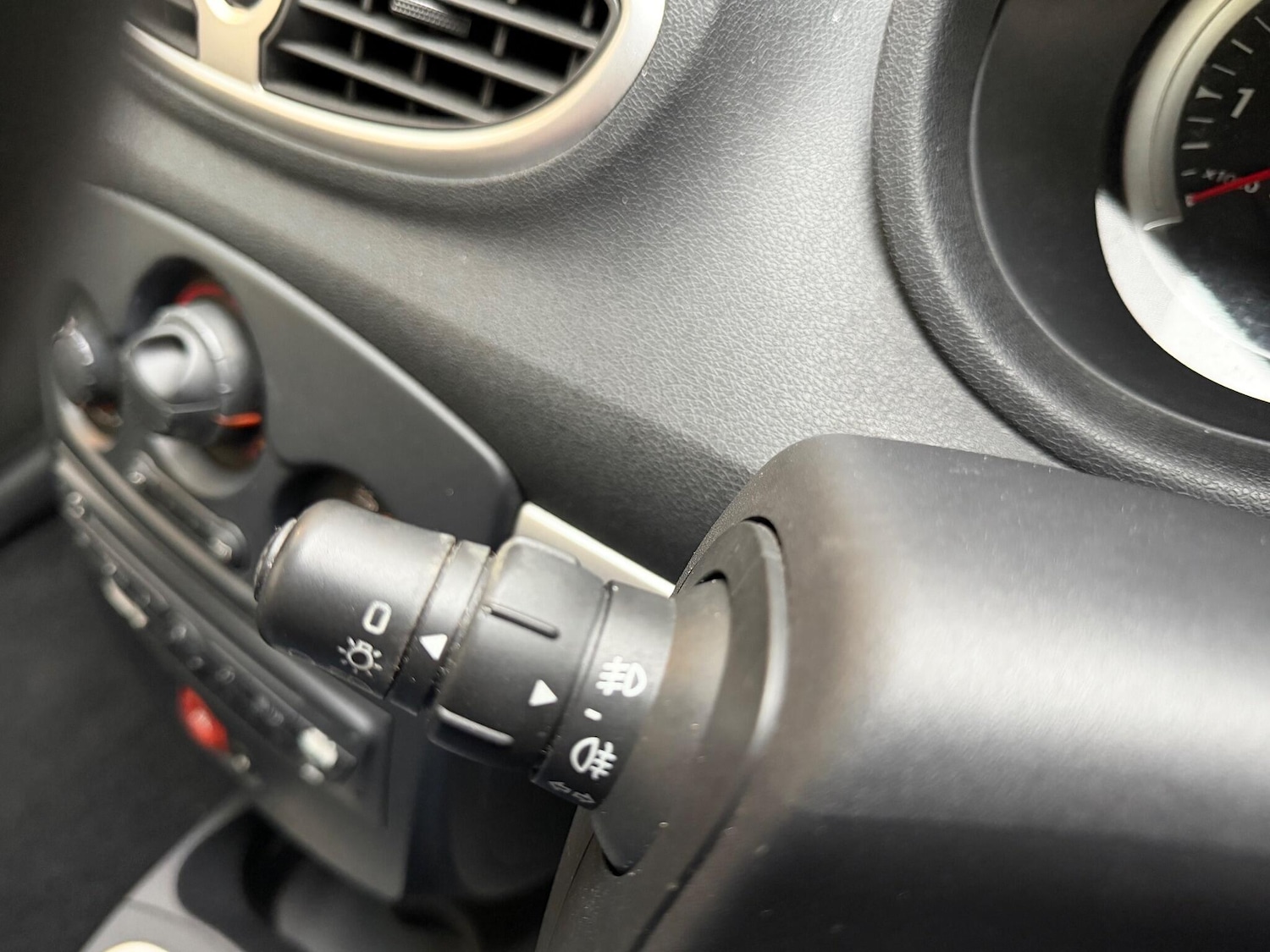 Used Renault Clio 2010 for sale - 76561439: Photo 21