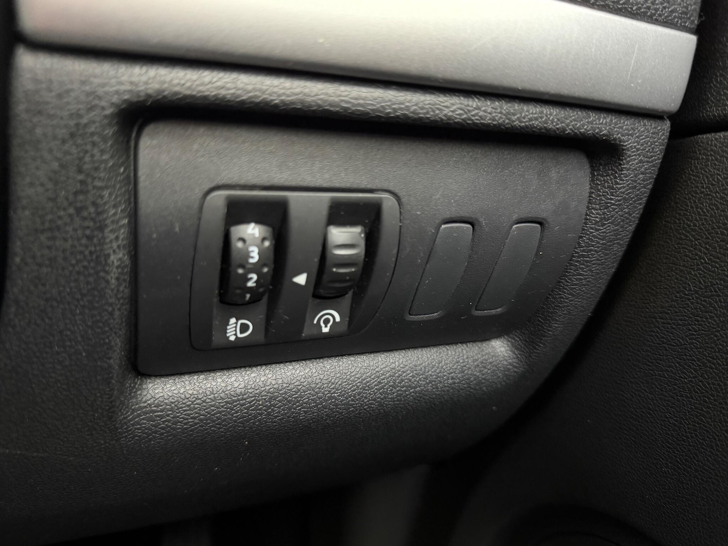 Used Renault Clio 2010 for sale - 76561439: Photo 24