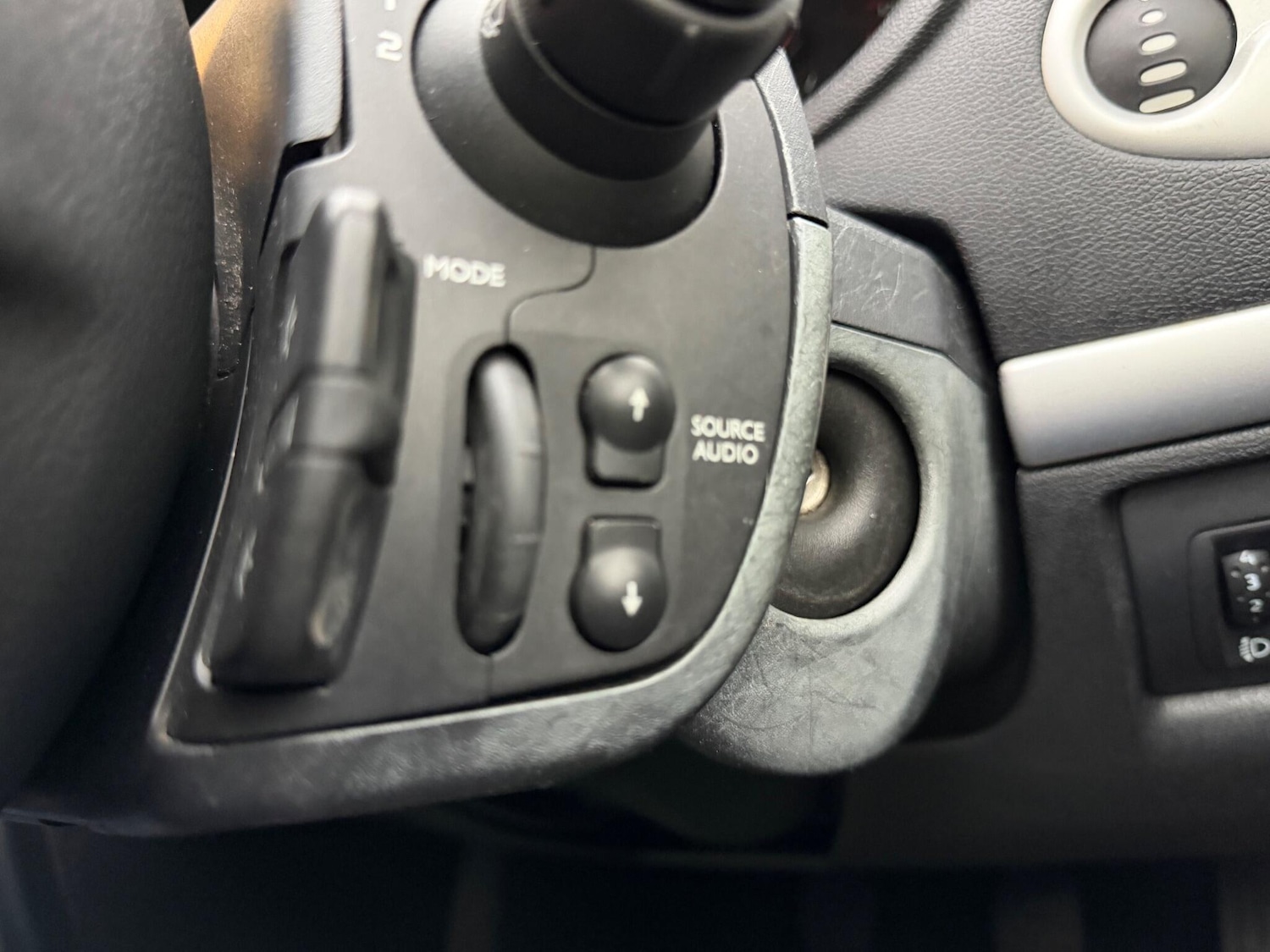 Used Renault Clio 2010 for sale - 76561439: Photo 25