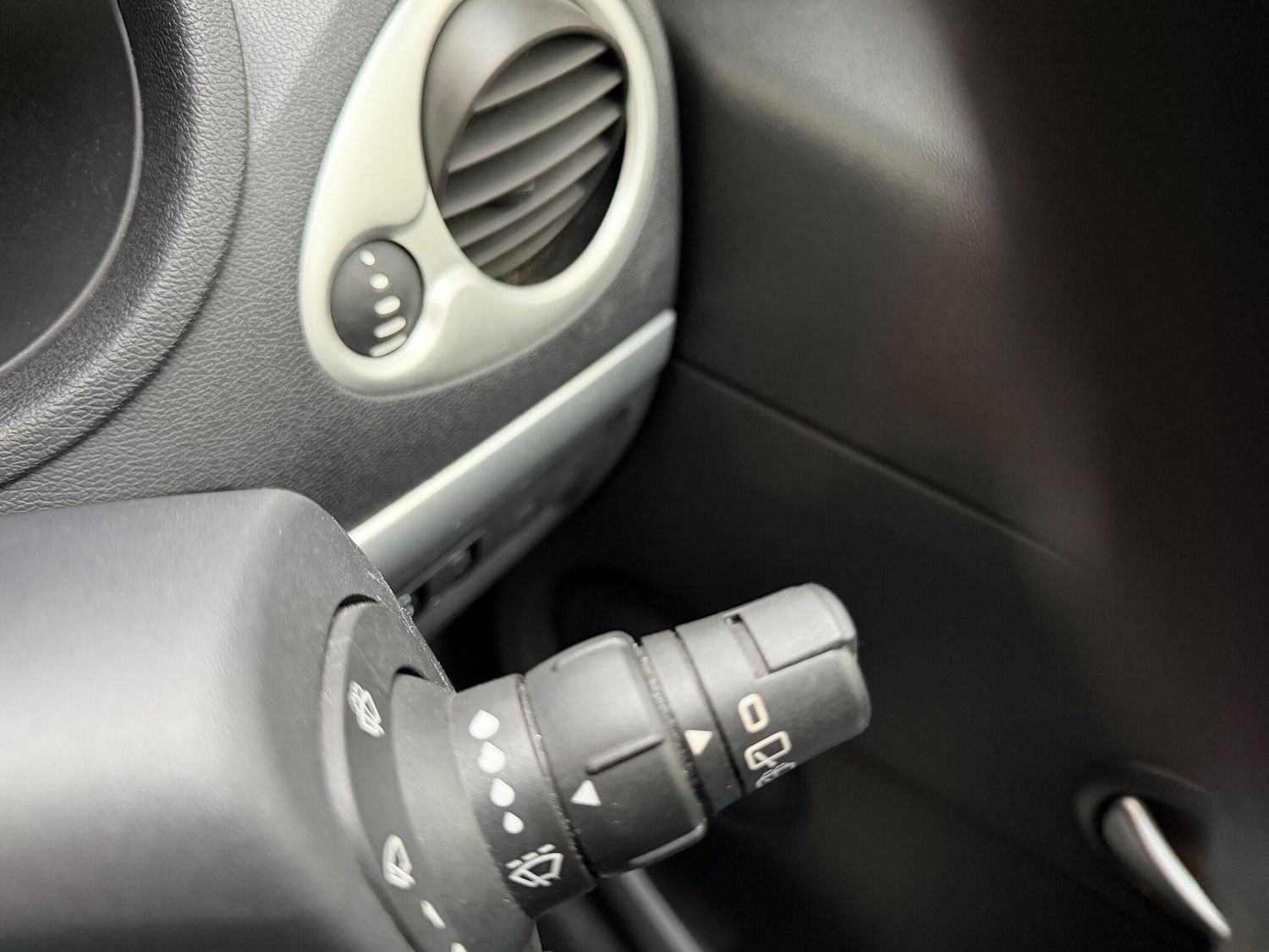 Used Renault Clio 2010 for sale - 76561439: Photo 26