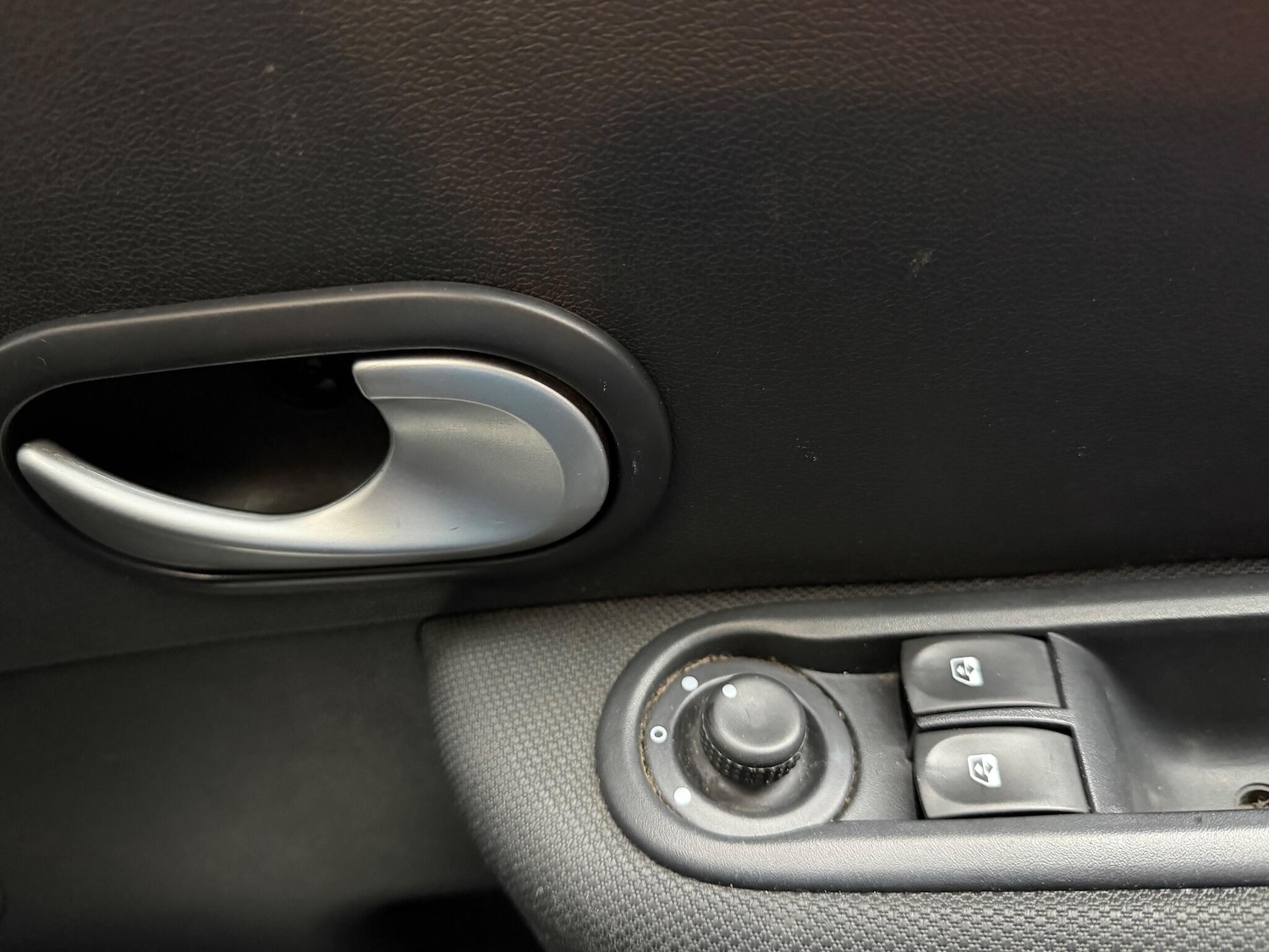 Used Renault Clio 2010 for sale - 76561439: Photo 29