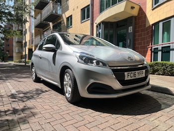 Peugeot - 208