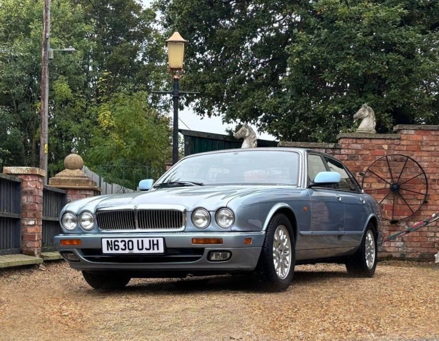 Used Jaguar XJ 1995 for sale - 76392389: Photo 1