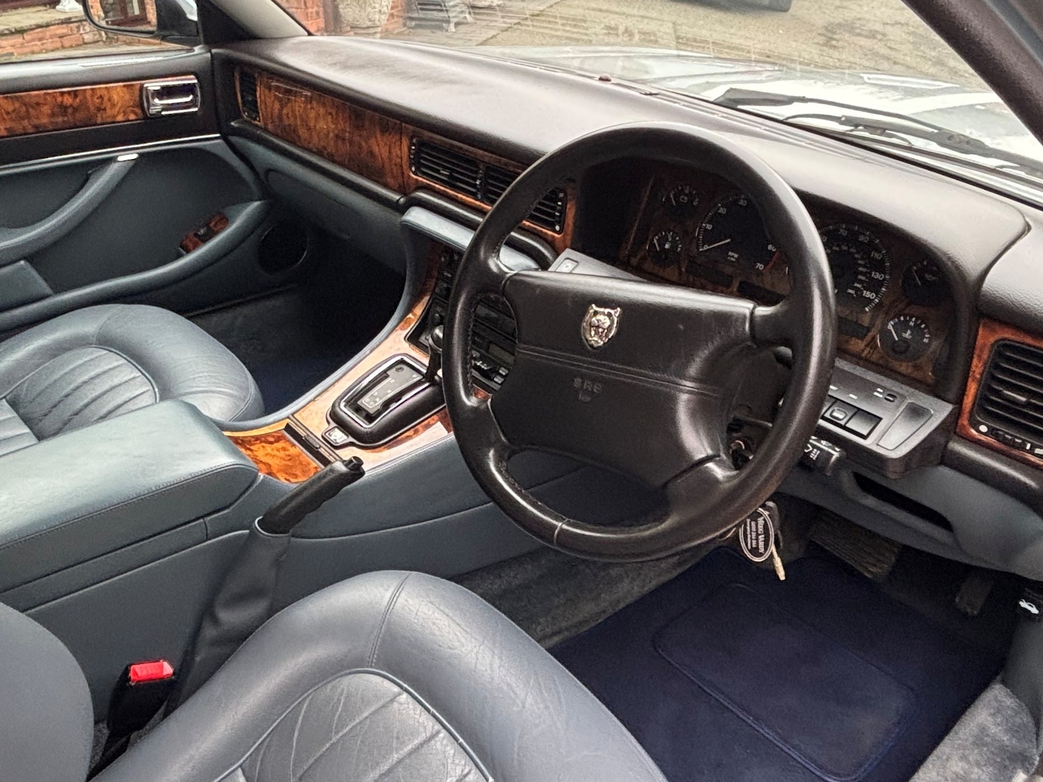Used Jaguar XJ 1995 for sale - 76392389: Photo 13