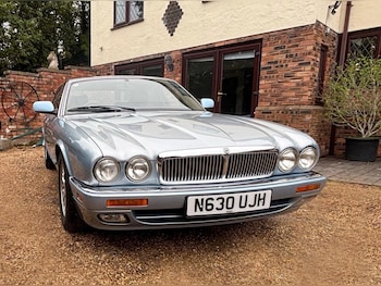 Used Jaguar XJ 1995 for sale - 76392389: Photo