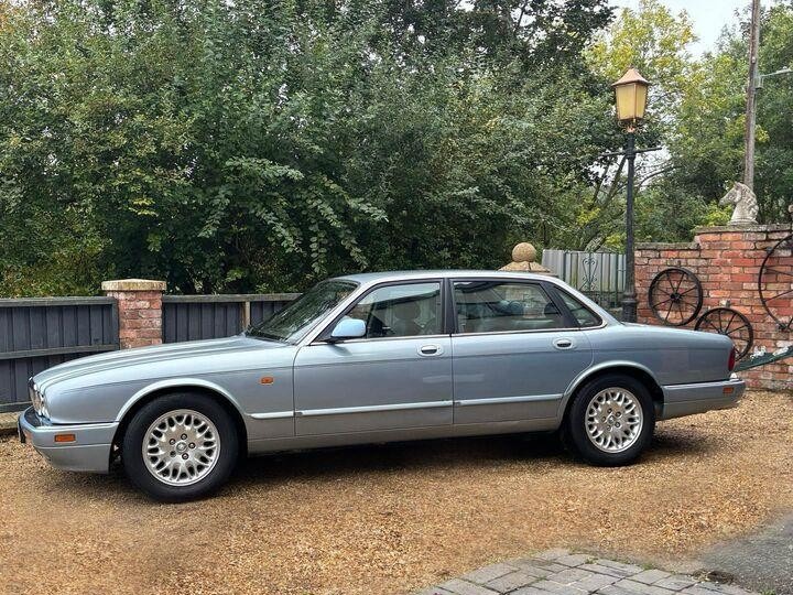Used Jaguar XJ 1995 for sale - 76392389: Photo 4