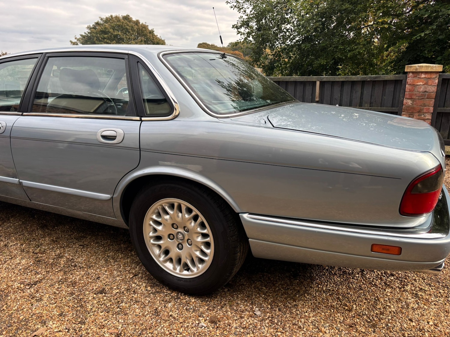 Used Jaguar XJ 1995 for sale - 76392389: Photo 9