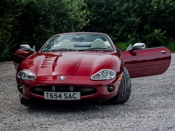 Used Jaguar XK8 1999 for sale - 76382807: Photo