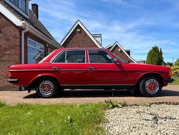 Used Mercedes-Benz 200 1983 for sale - 78722340: Photo