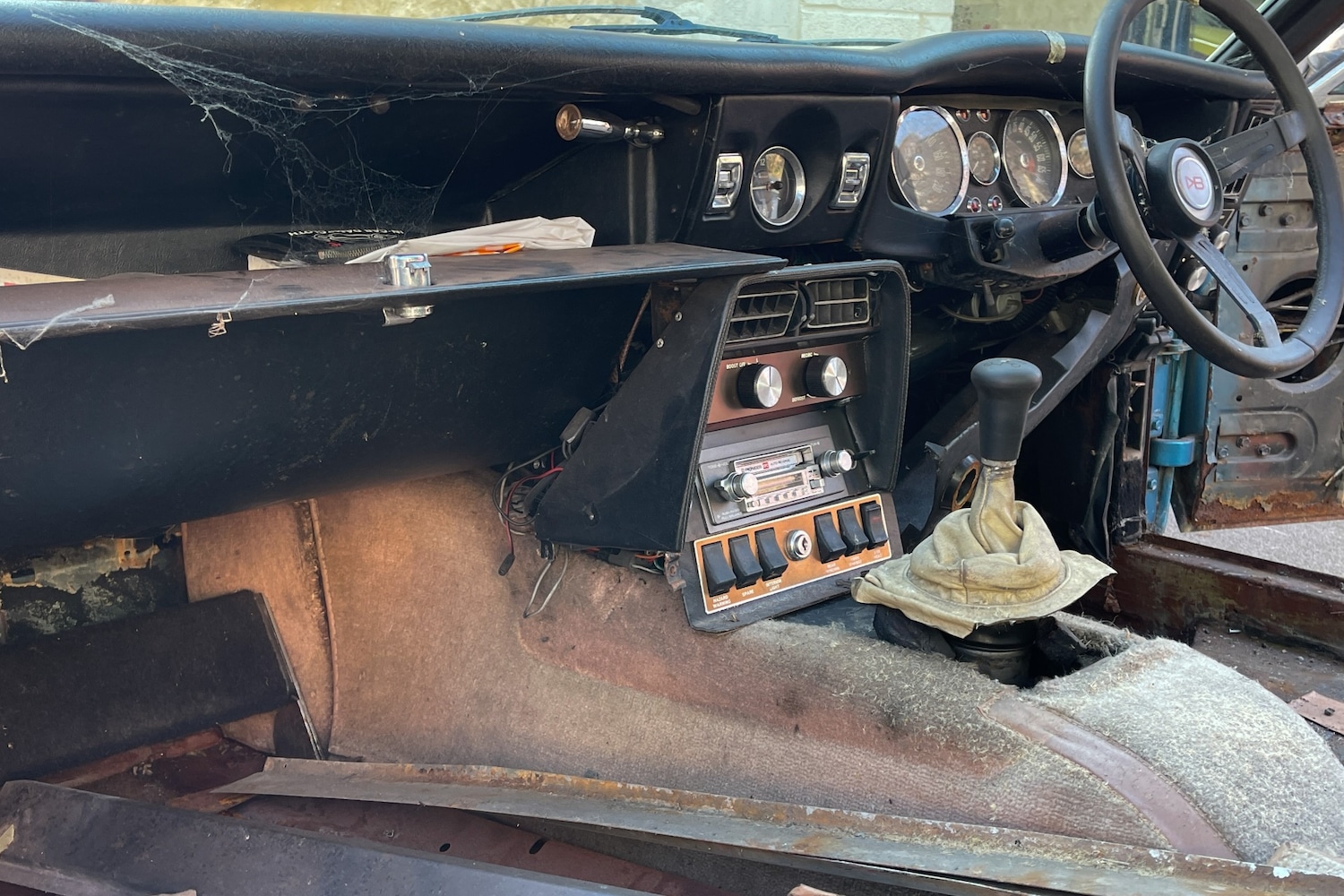 Used Aston Martin DBS 1971 for sale - 77813193: Photo 17