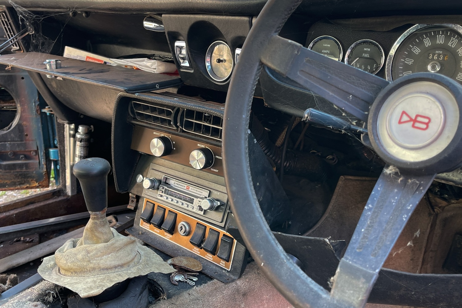 Used Aston Martin DBS 1971 for sale - 77813193: Photo 19