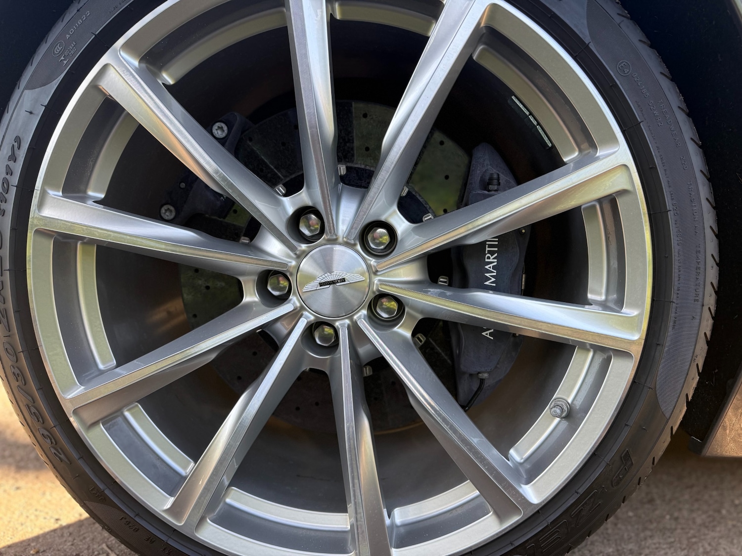 Used Aston Martin DB9 2016 for sale - 77985137: Photo 9