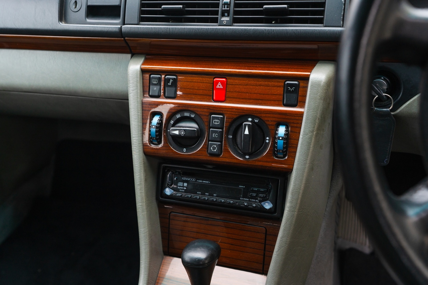 Used Mercedes-Benz 250 1991 for sale - 76502835: Photo 15