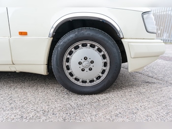 Used Mercedes-Benz 250 1991 for sale - 76502835: Photo