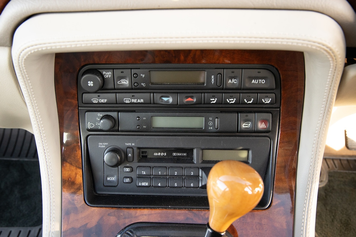 Used Jaguar XJ 1997 for sale - 77272279: Photo 25