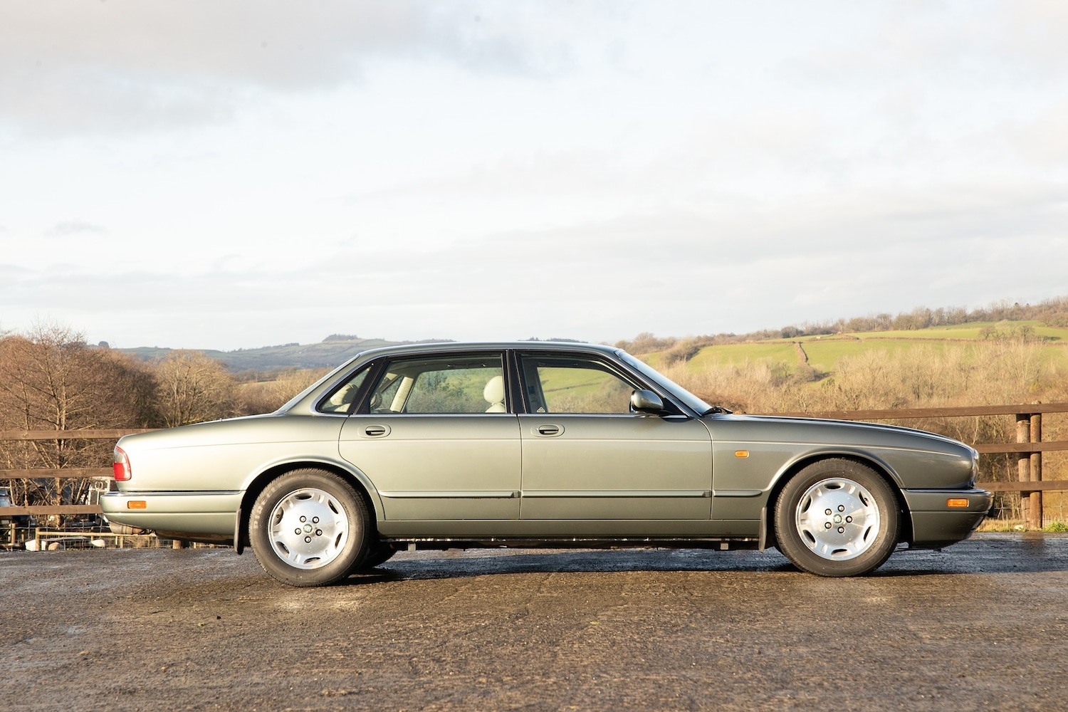 Used Jaguar XJ 1997 for sale - 77272279: Photo 8