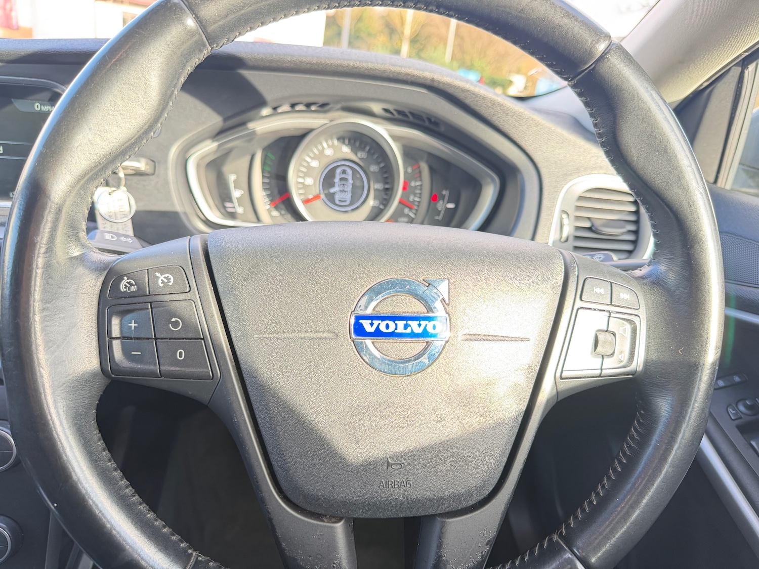 Used Volvo V40 2014 for sale - 77833625: Photo 12