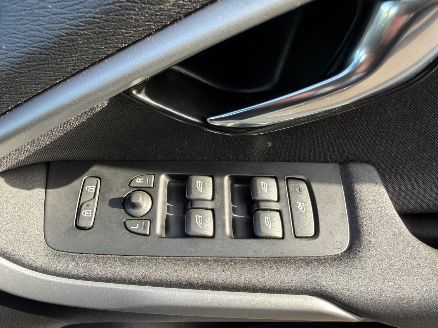 Used Volvo V40 2014 for sale - 77833625: Photo 13