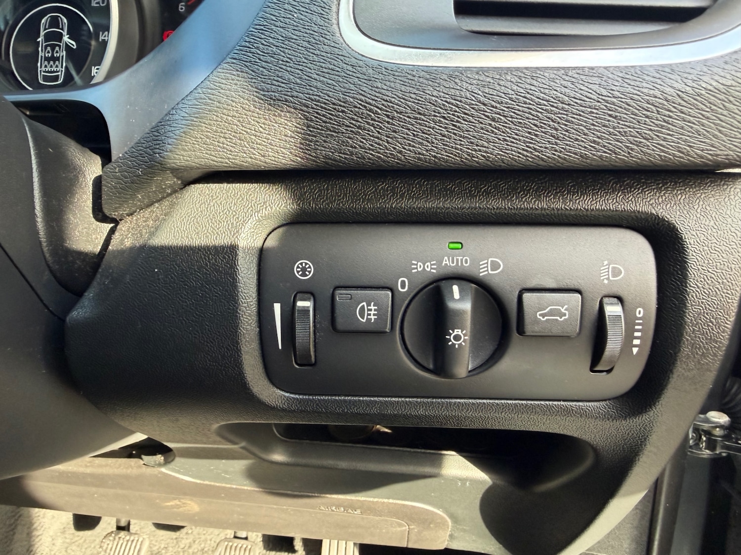 Used Volvo V40 2014 for sale - 77833625: Photo 14