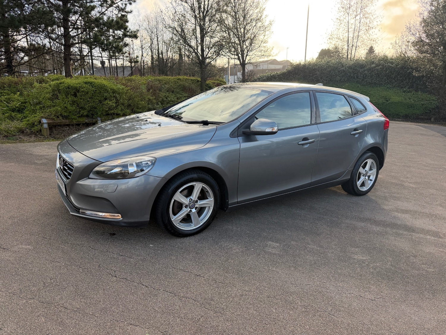 Used Volvo V40 2014 for sale - 77833625: Photo 2