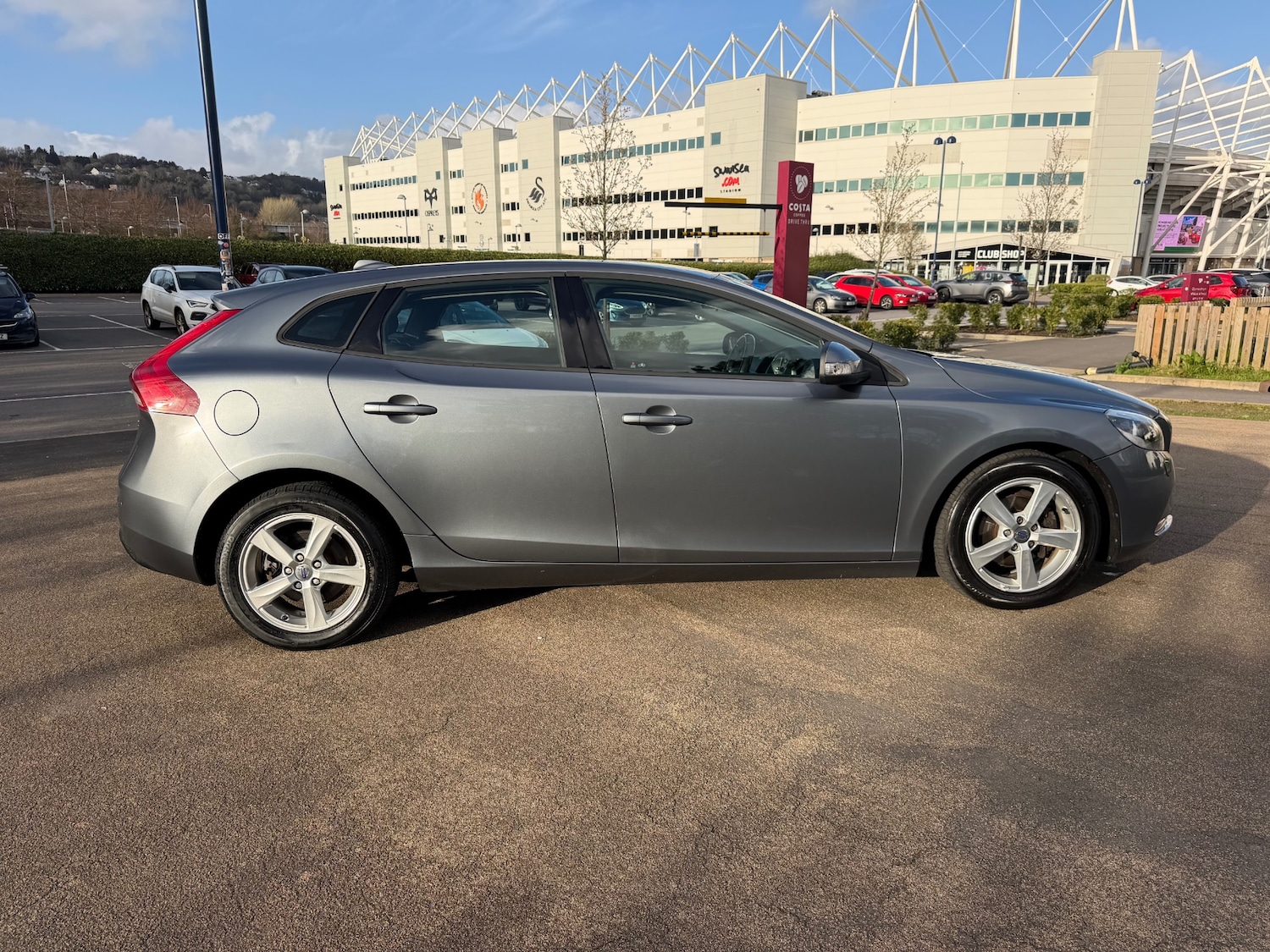 Used Volvo V40 2014 for sale - 77833625: Photo 6