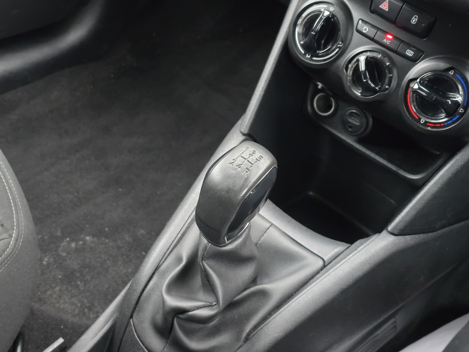 Used Peugeot 208 2012 for sale - 77318323: Photo 11