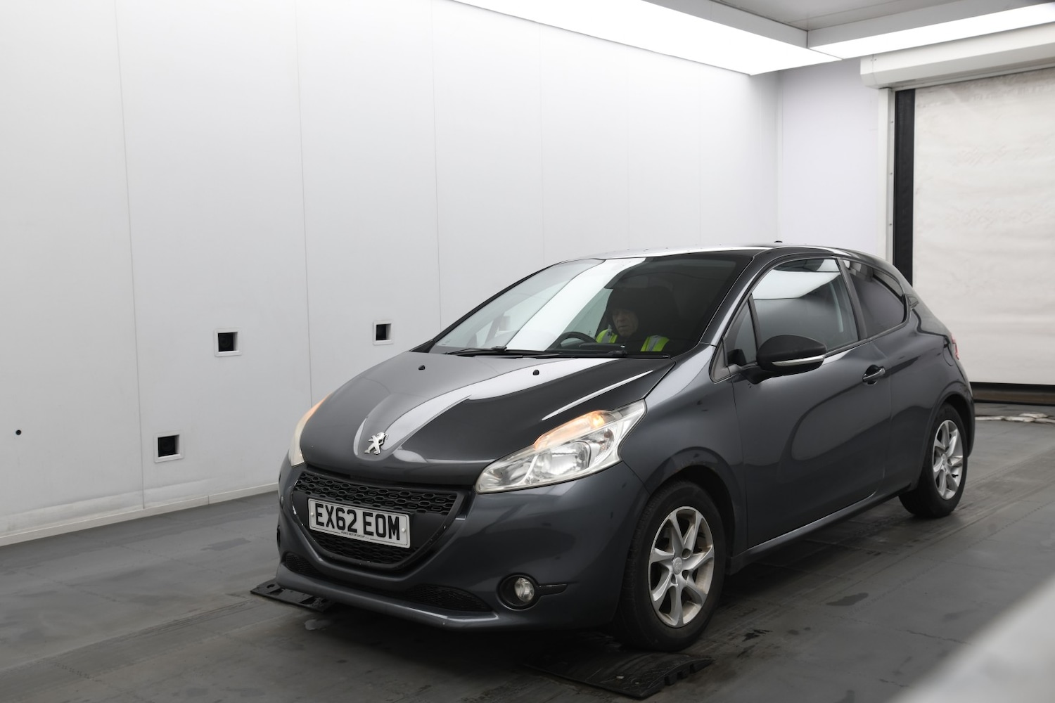 Used Peugeot 208 2012 for sale - 77318323: Photo 4