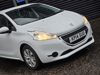 Used Peugeot 208 2014 for sale - 77508524: Photo